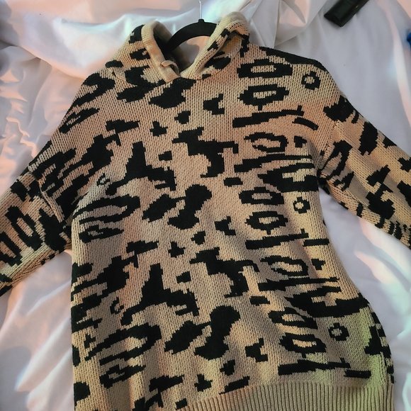 Cheetah Print Hoodie - Picture 2 of 2